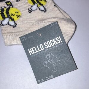 *NWT*  HELLO SOCKS Women's Easy Beezy Bee Low Cut Socks Oatmeal Heather